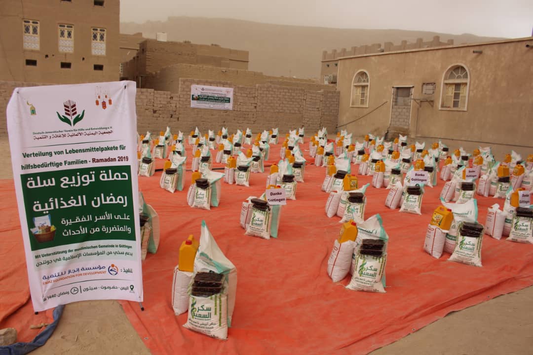 Distribution of food baskets with the support of the Al Amal Foundation for Development and the implementation of the Enjaz Foundation for Development